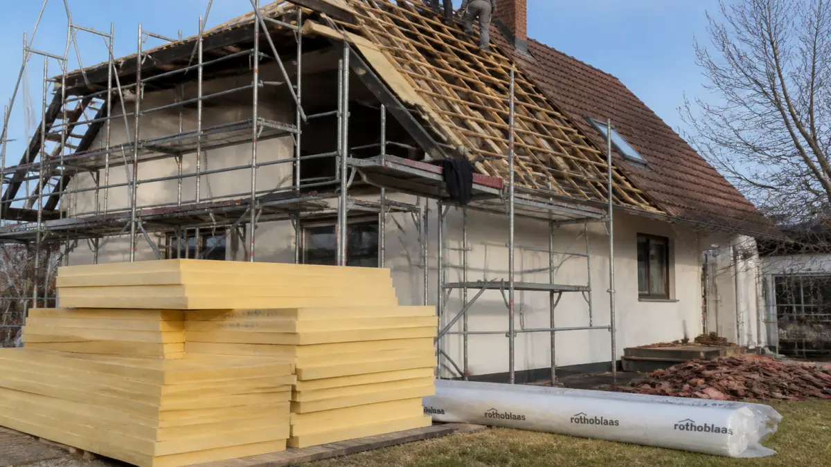 Isolation thermique pour toiture : sarking, toiture-terrasse et combles